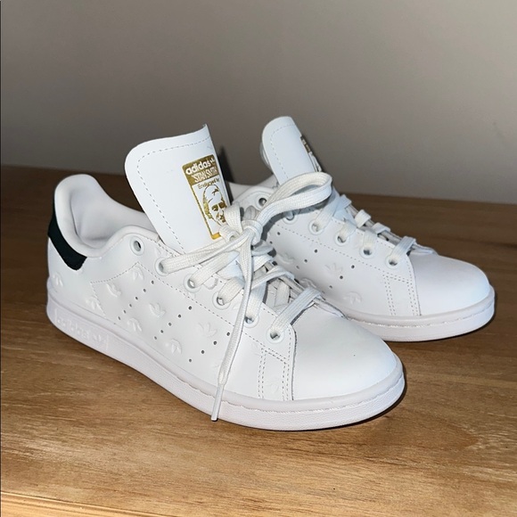 Adidas Stansmith White Sneakers Classic Minimalist Design - Picture 6 of 6